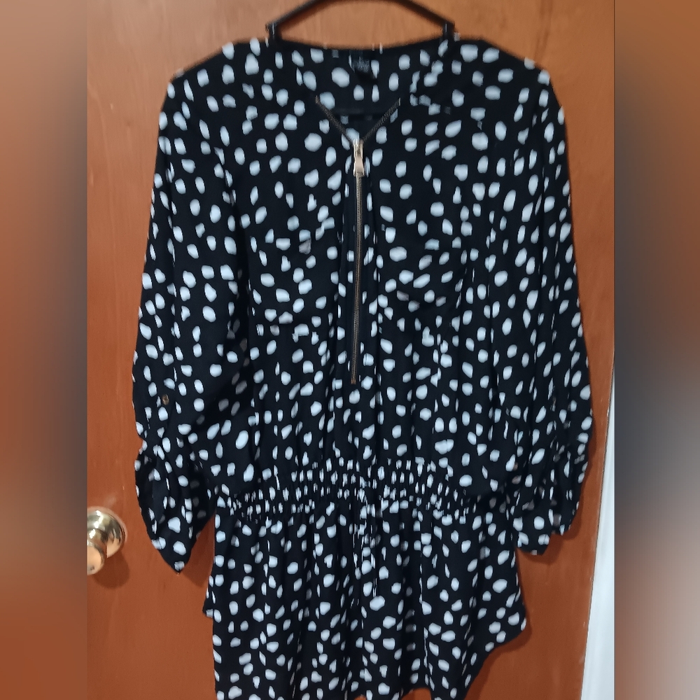Rue 4 X Dalmation print top with gold zipper and pockets.  Cute!❤️Honestly XL